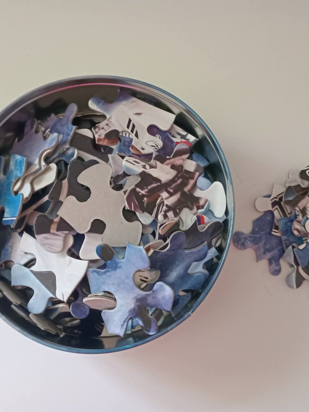 Sidney Crosby Penguins Tim Horton's 100 Piece Puzzle with Collectible Tin 2009 - Picture 3 of 14